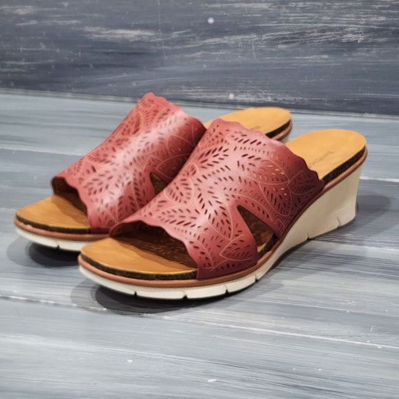 Baretraps Barb Wedge Sandals Size 10 M Chili Red Round Toe Slip On Slide - Picture 1 of 14